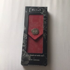KAT VON D BRUSH SET WITH CASE